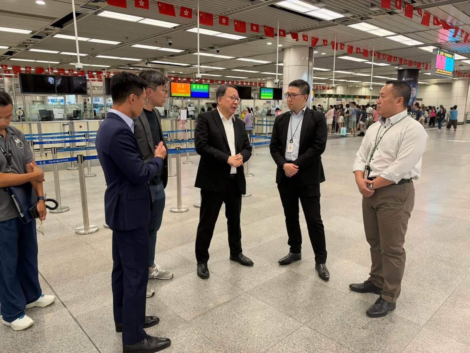 陳國基視察口岸。