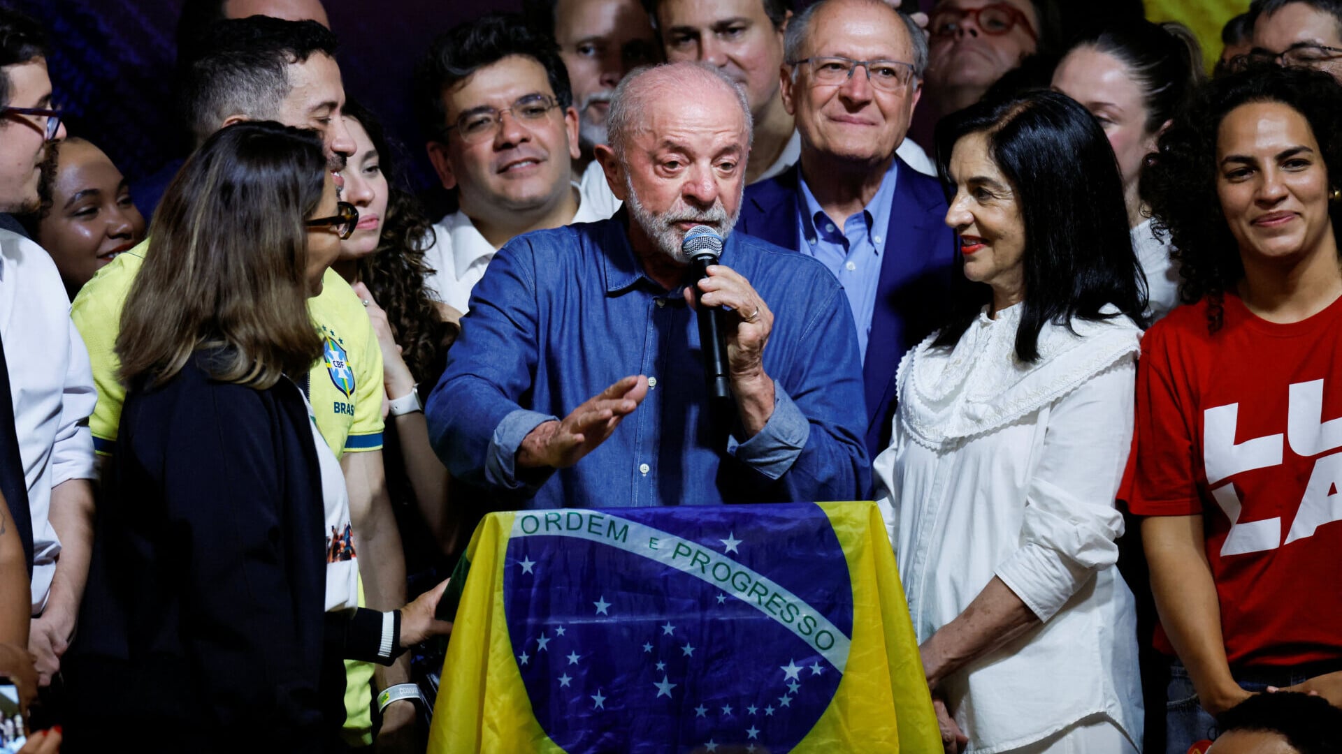 巴西總統大選第二輪選舉結束，左翼勞工黨候選人、現任總統盧拉（Lula da Silva）勝出，成功連任將展開史無前例的第四個總統任期。(路透社)
