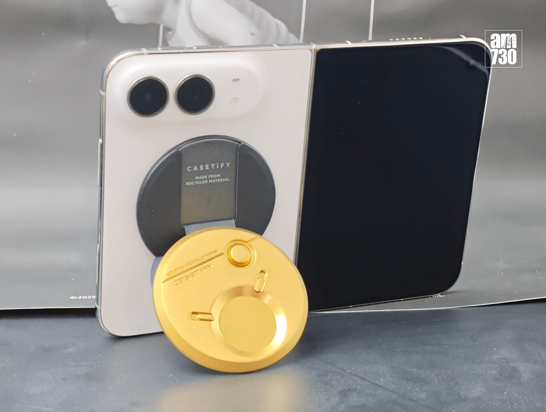 Ludens Golden Disc Grip Stand Snappy手機支架$469。