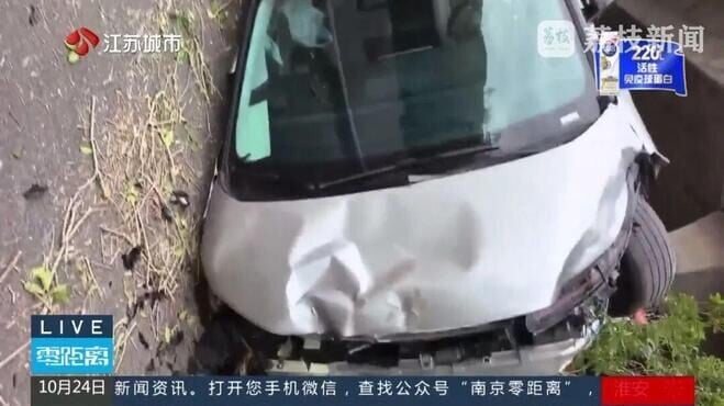 小鵬X9意外撞車後翻側，車頭嚴重損毀要報廢，但安全氣囊卻沒有彈出。(荔枝新聞)