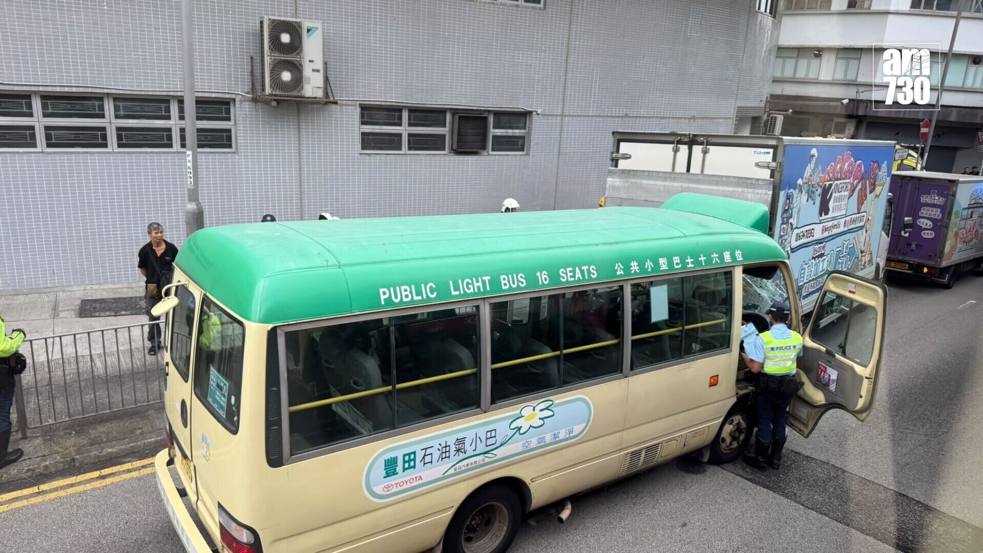 葵涌道3車相撞至少9人傷　昌榮路迴旋處部份行車線已封閉