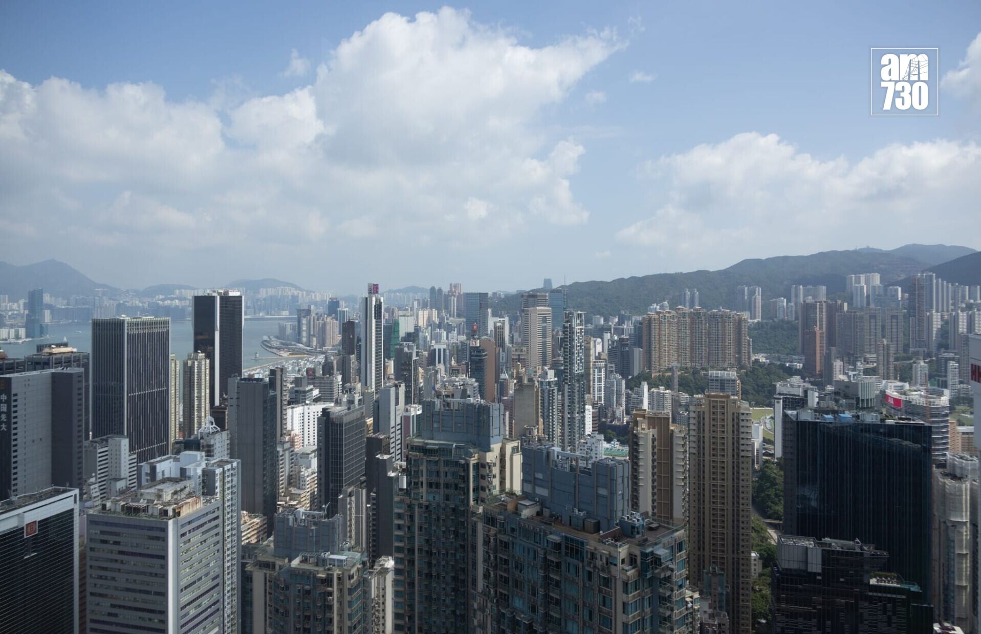 天氣|天文台表示,東北季候風正影響廣東沿岸。同時,覆蓋該區的雲帶正逐漸轉薄。(蘇文傑攝)