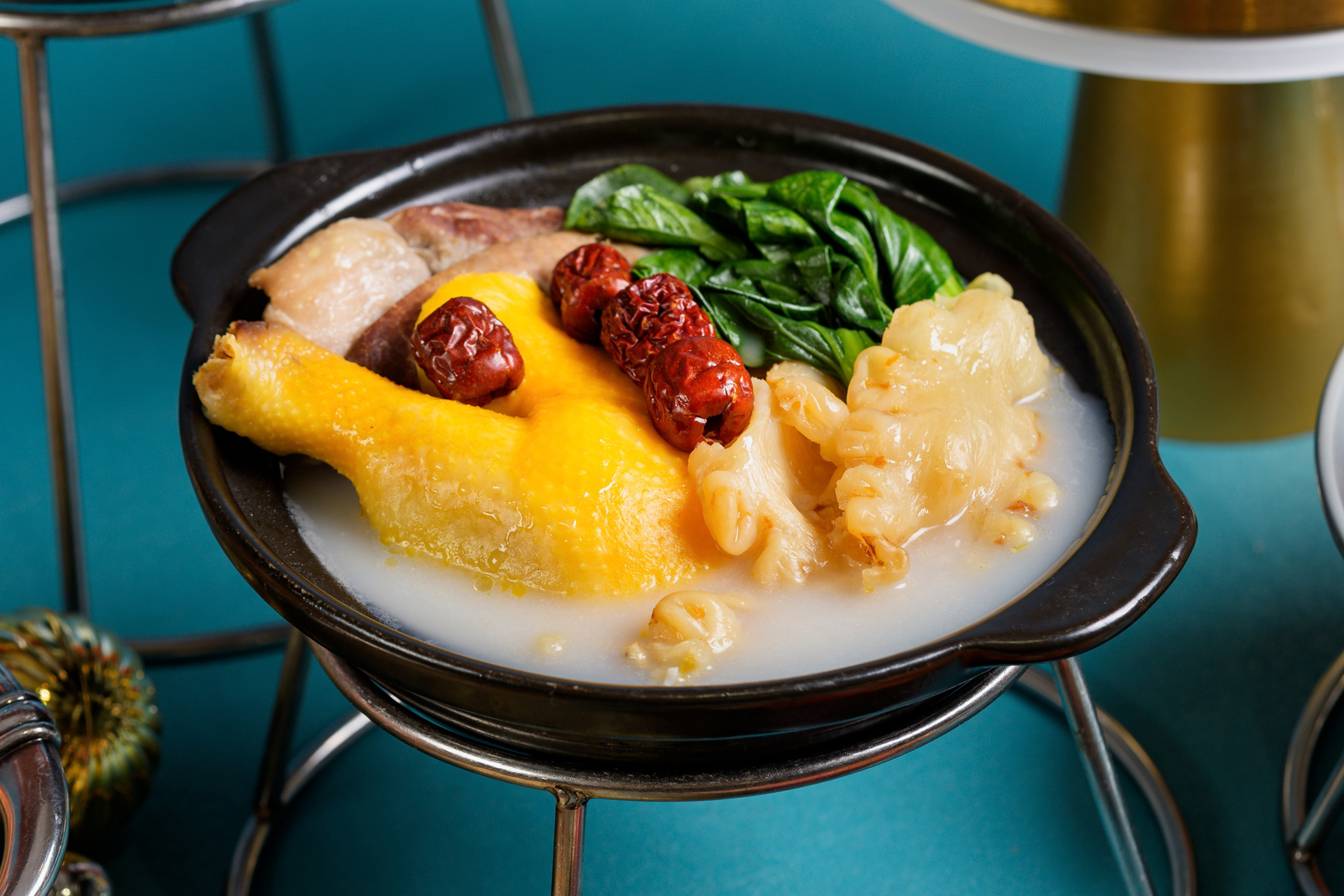 Fish Maw and Pig Stomach Chicken Hot Pot 豬肚花膠雞煲