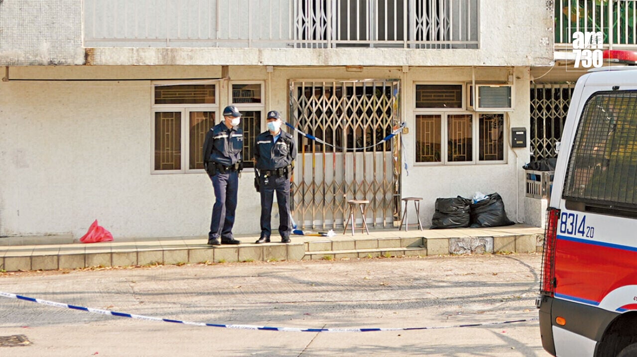 首批入龍尾村單位的警員供稱，入屋不久已察覺單位內多處異常，其後更在雪櫃發現人體殘肢。