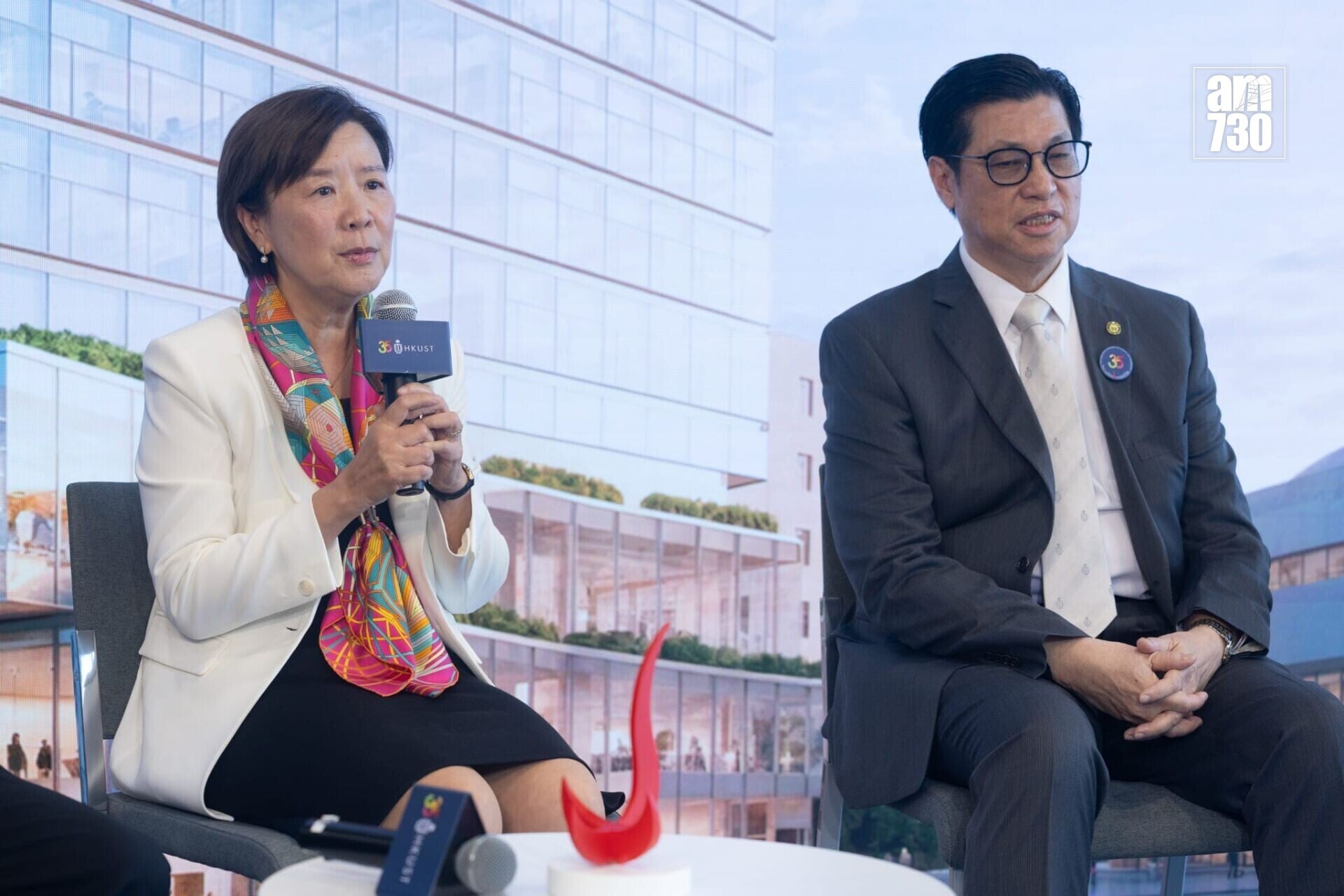 香港科技大學正籌建本港第三間醫學院,介紹籌建醫學院的最新進展。科大校長葉玉如及醫學院創院院長李競存。(蘇文傑攝)