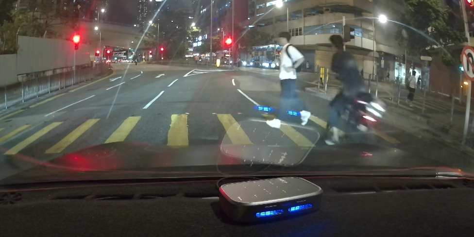 電動單車突然高速駛至。(車cam L(香港群組))