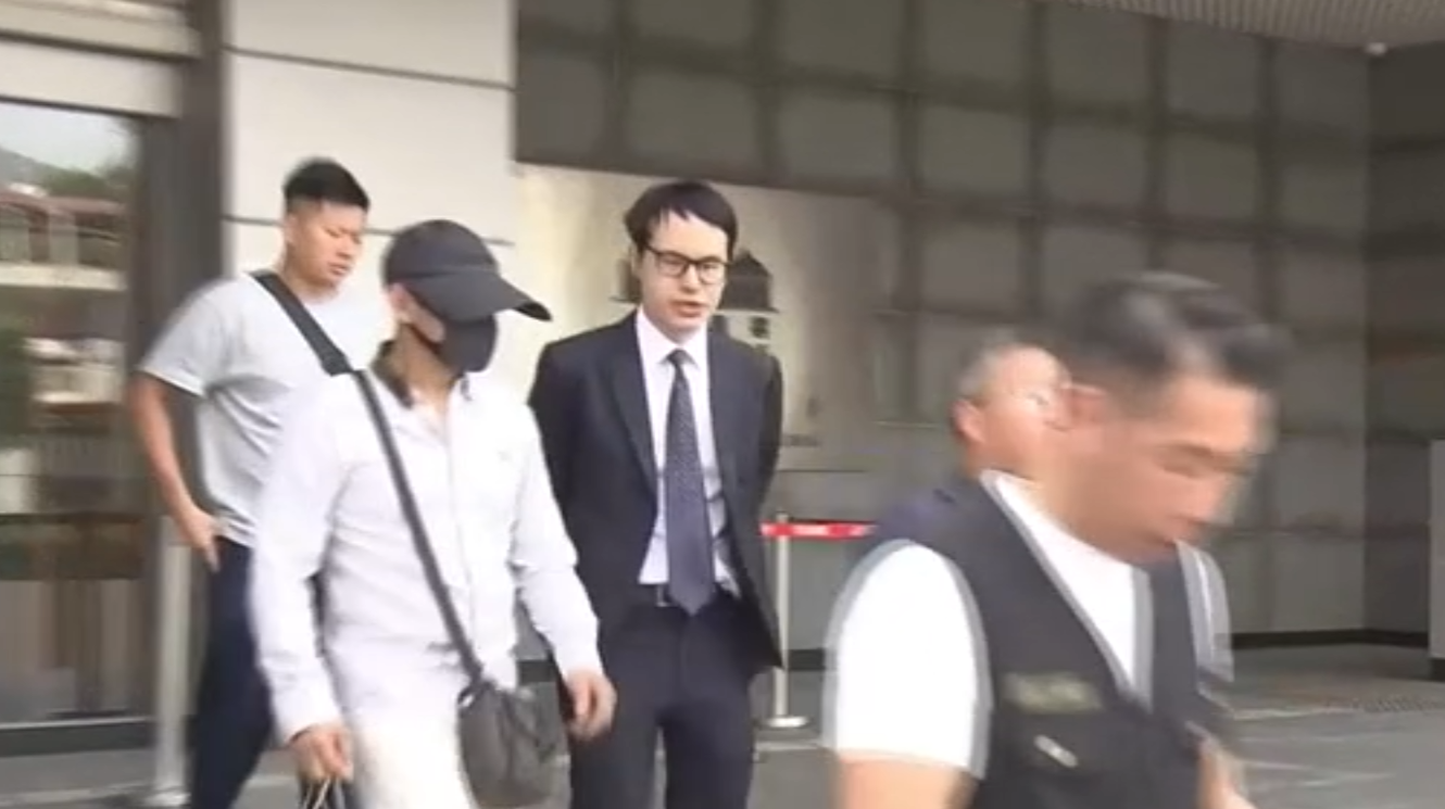 元朗狗咬狗事件，大型犬「拉里」主人被加控虐畜罪，明年1月再訊。(now新聞截圖)