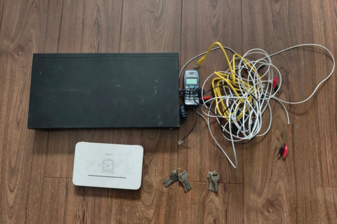 遼寧錦州公安近日破獲一宗協助電信網絡詐騙案件,電騙集團兩名男成員潛入當地一家醫院架設GOIP(虛擬撥號設備)裝置,企圖把境外詐騙電話僞裝成由該醫院撥出的本地電話,以實施電話詐騙。(網上圖片)