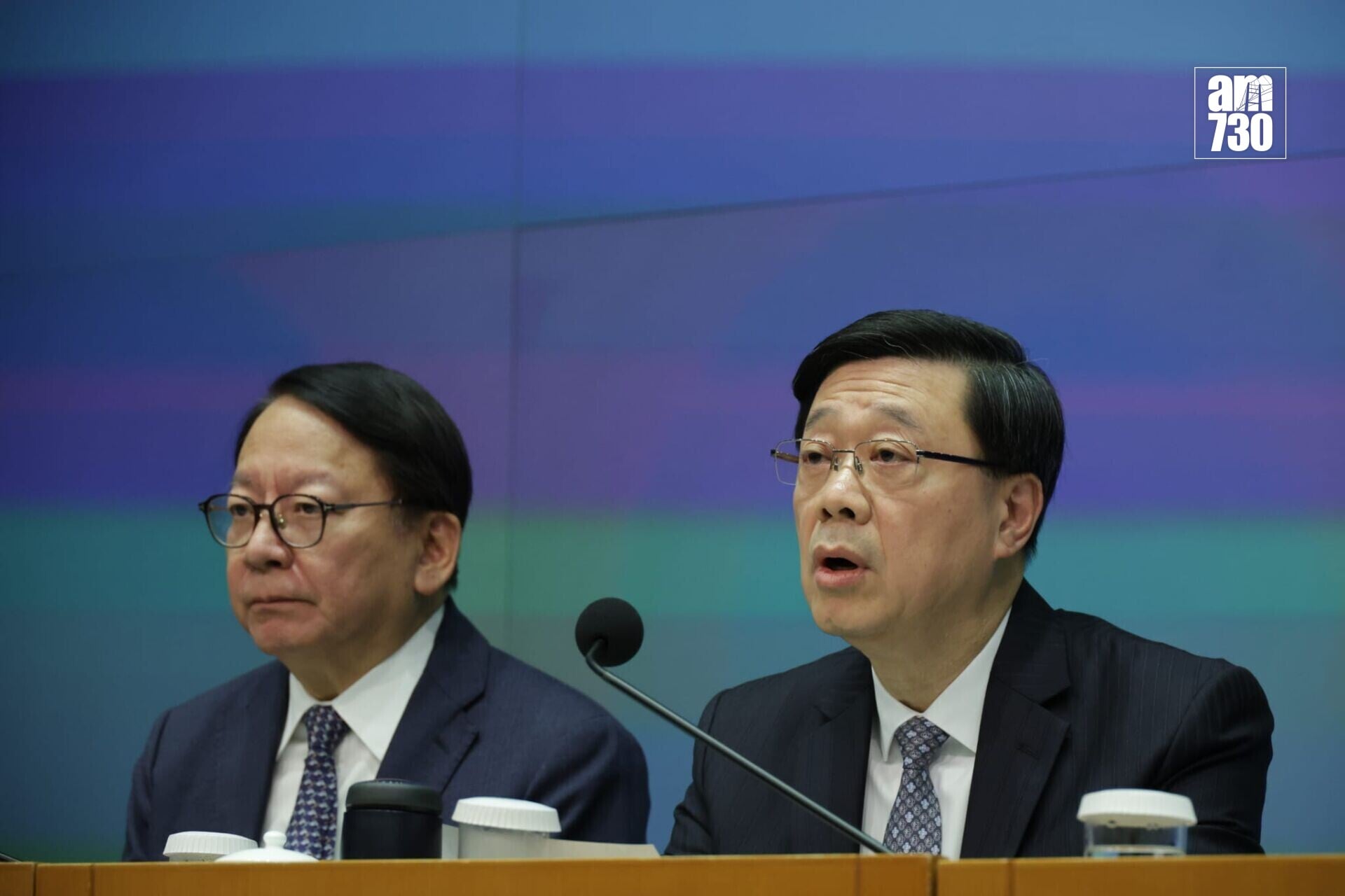 大埔宏福苑五級火|李家超出席記者會率官員鞠躬致歉 何永賢請辭