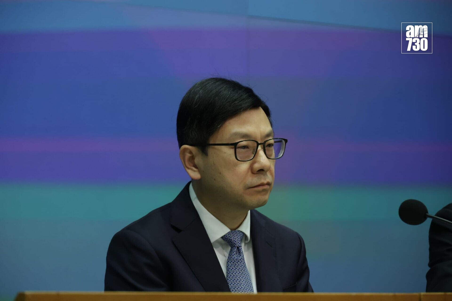 大埔宏福苑五級火|李家超出席記者會率官員鞠躬致歉 何永賢請辭