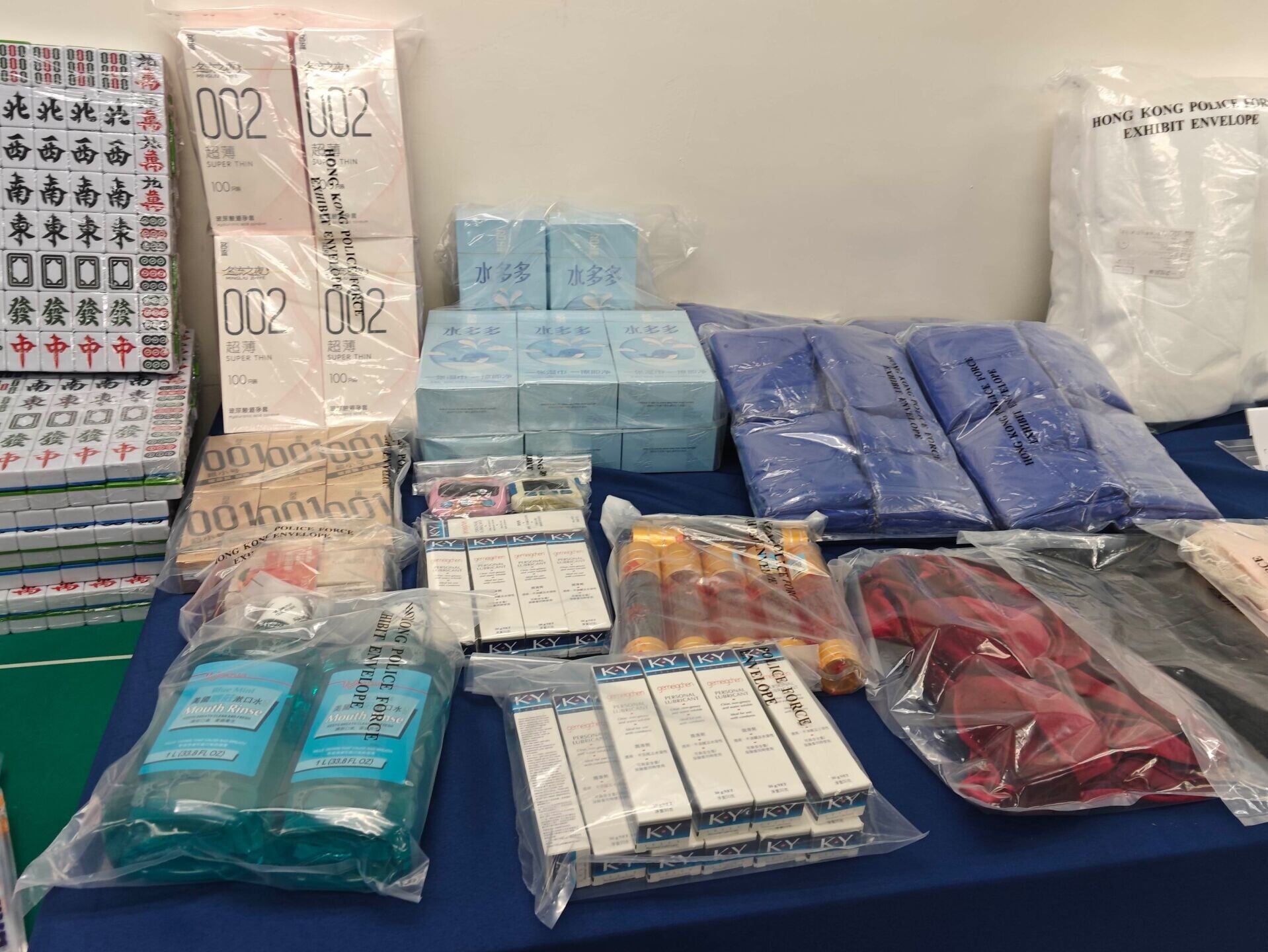 大埔跨部門打擊黃賭毒及「鬼油站」,90人被捕包括24名內地人。