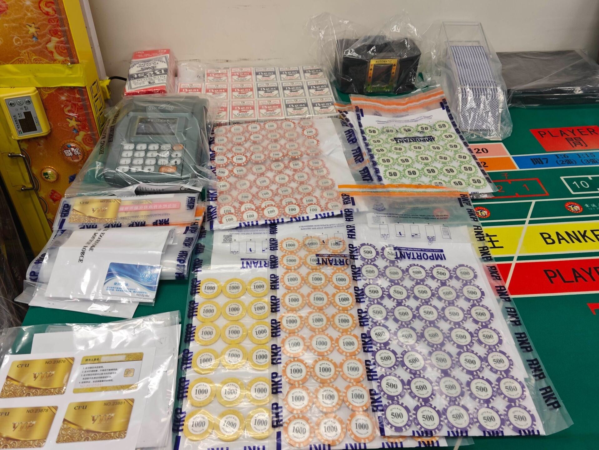大埔跨部門打擊黃賭毒及「鬼油站」,90人被捕包括24名內地人。