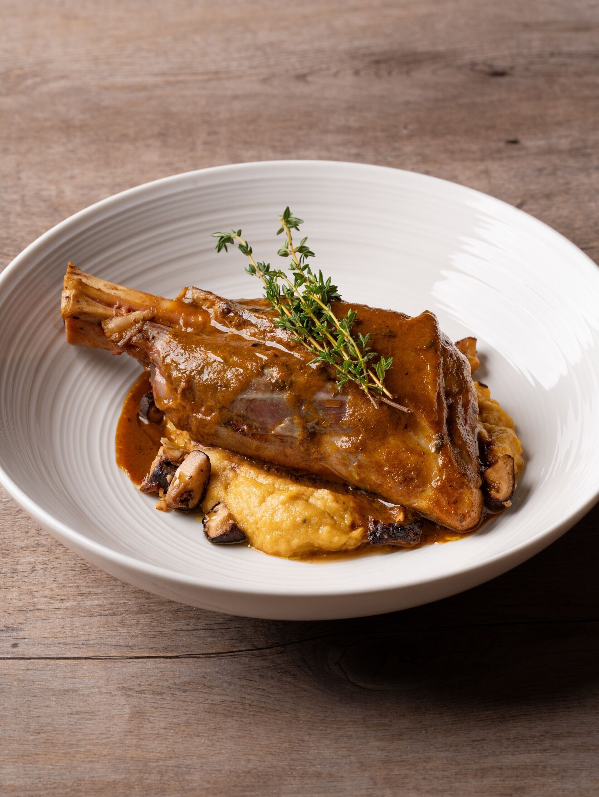 MAIN Jarrete de Cordero Slow braised lamb shank in a rich red wine reduction With forest mushrooms 2