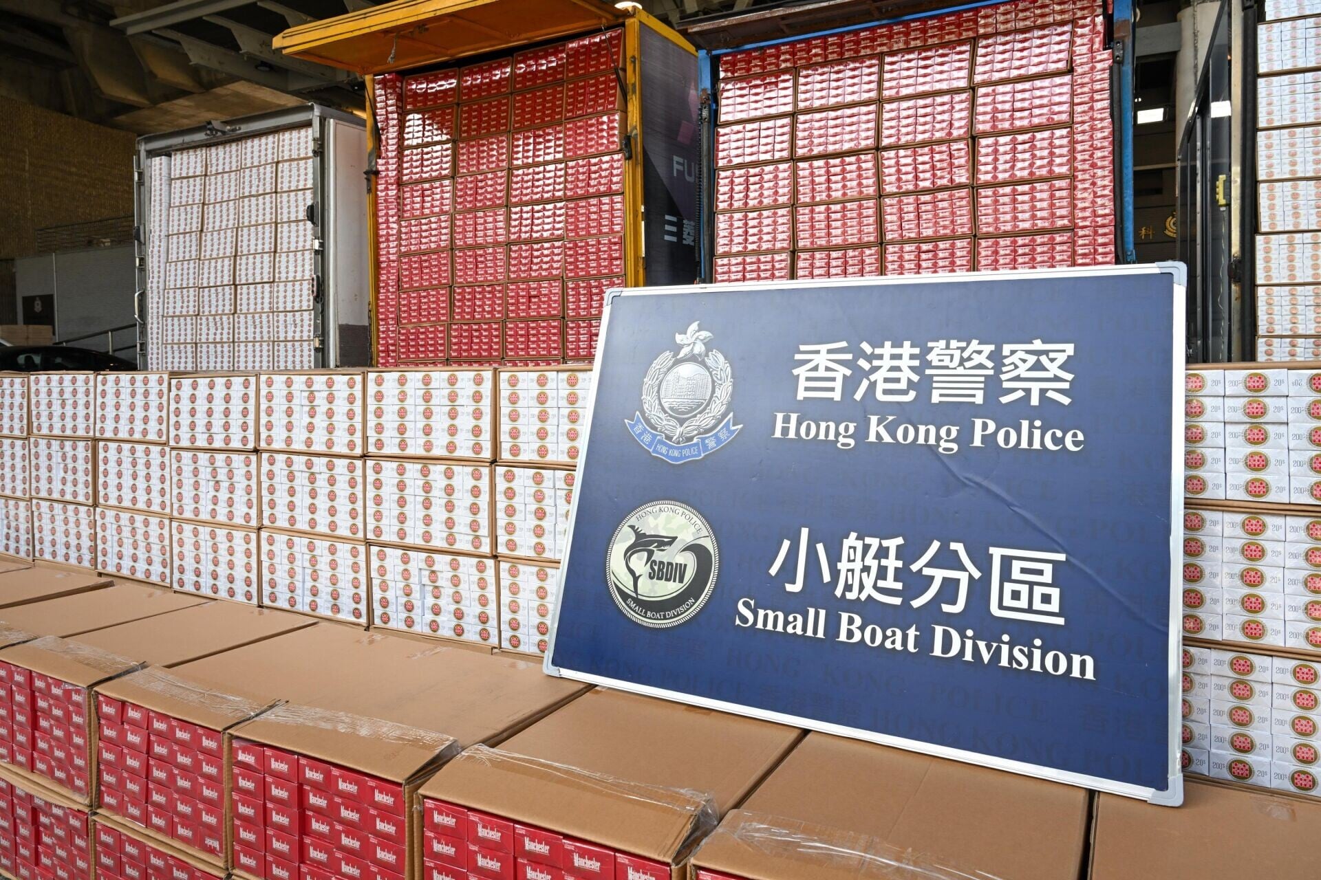 水警聯同海關破9私煙案,檢逾2000萬支煙扣5大馬力快艇及4車。
