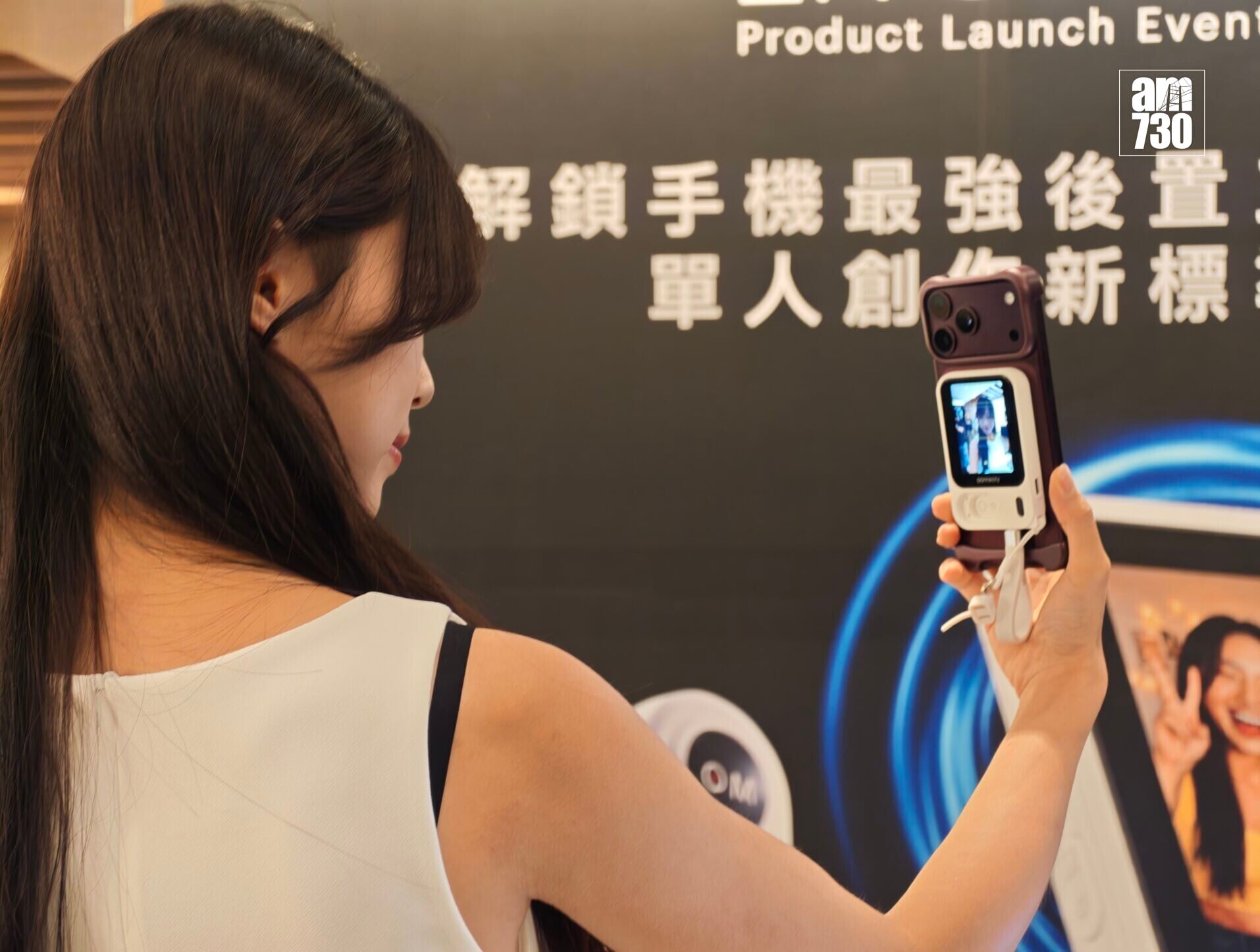 Connecty LivePro用USB-C連接即可使用。