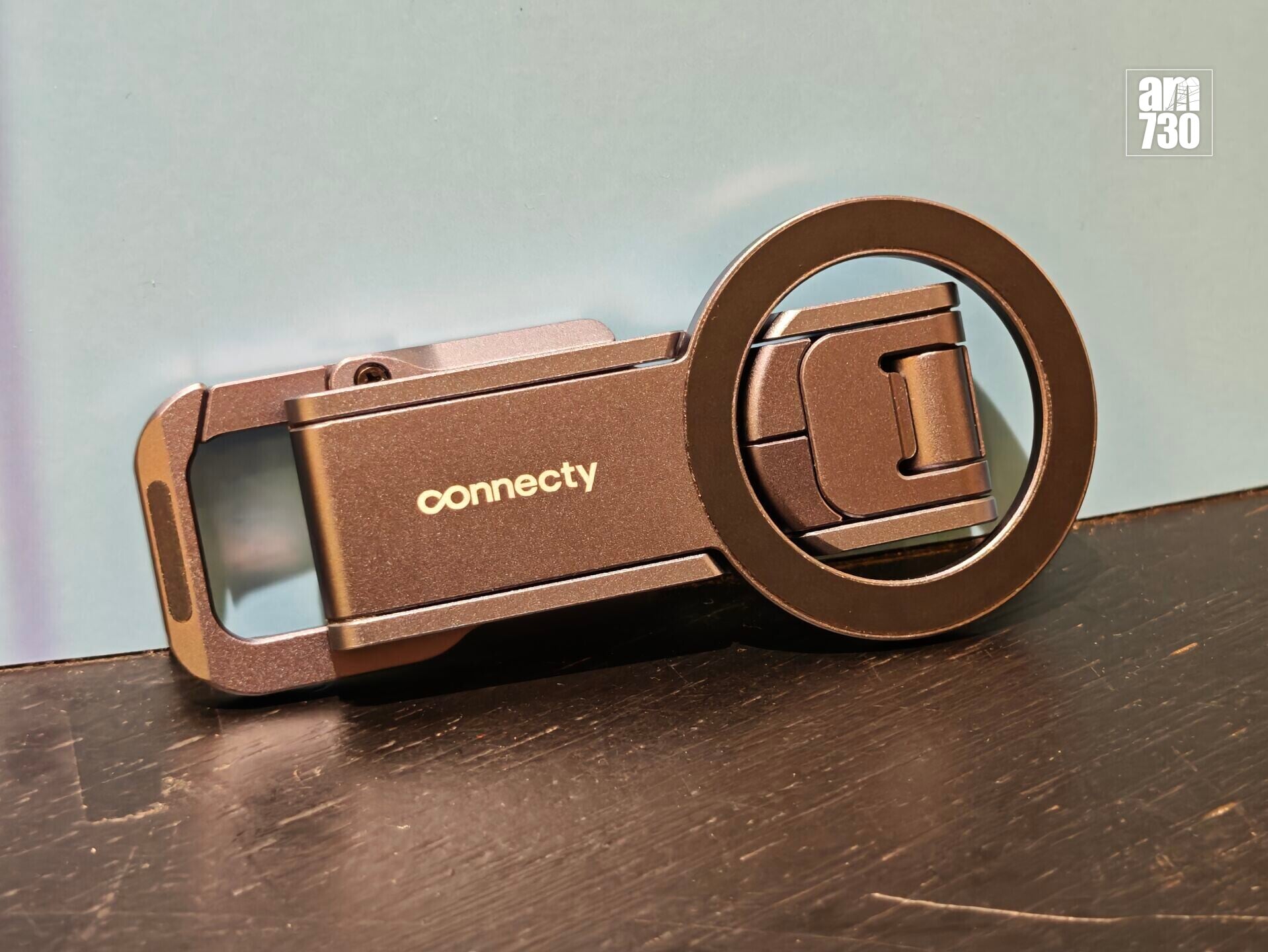 Connecty LiveMount磁吸支架很有質感。