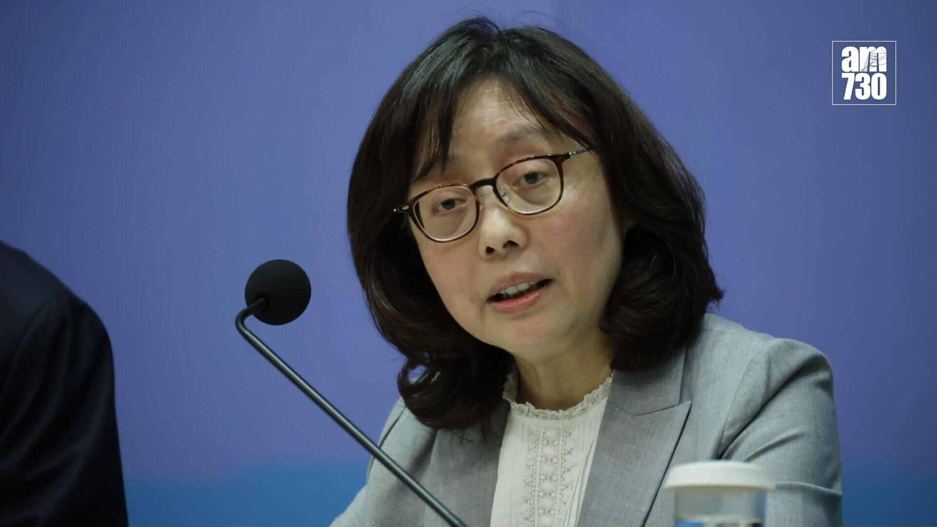 甯漢豪表示，個人有「思考過」請辭，她引述李家超曾比喻自己是船長，她就是船員，大家均在同一條船上航行，因此不能只關注個人意願，需要跟從指示做事並依照紀律，作為團隊的一員，是有責任做好工作。(資料圖片)