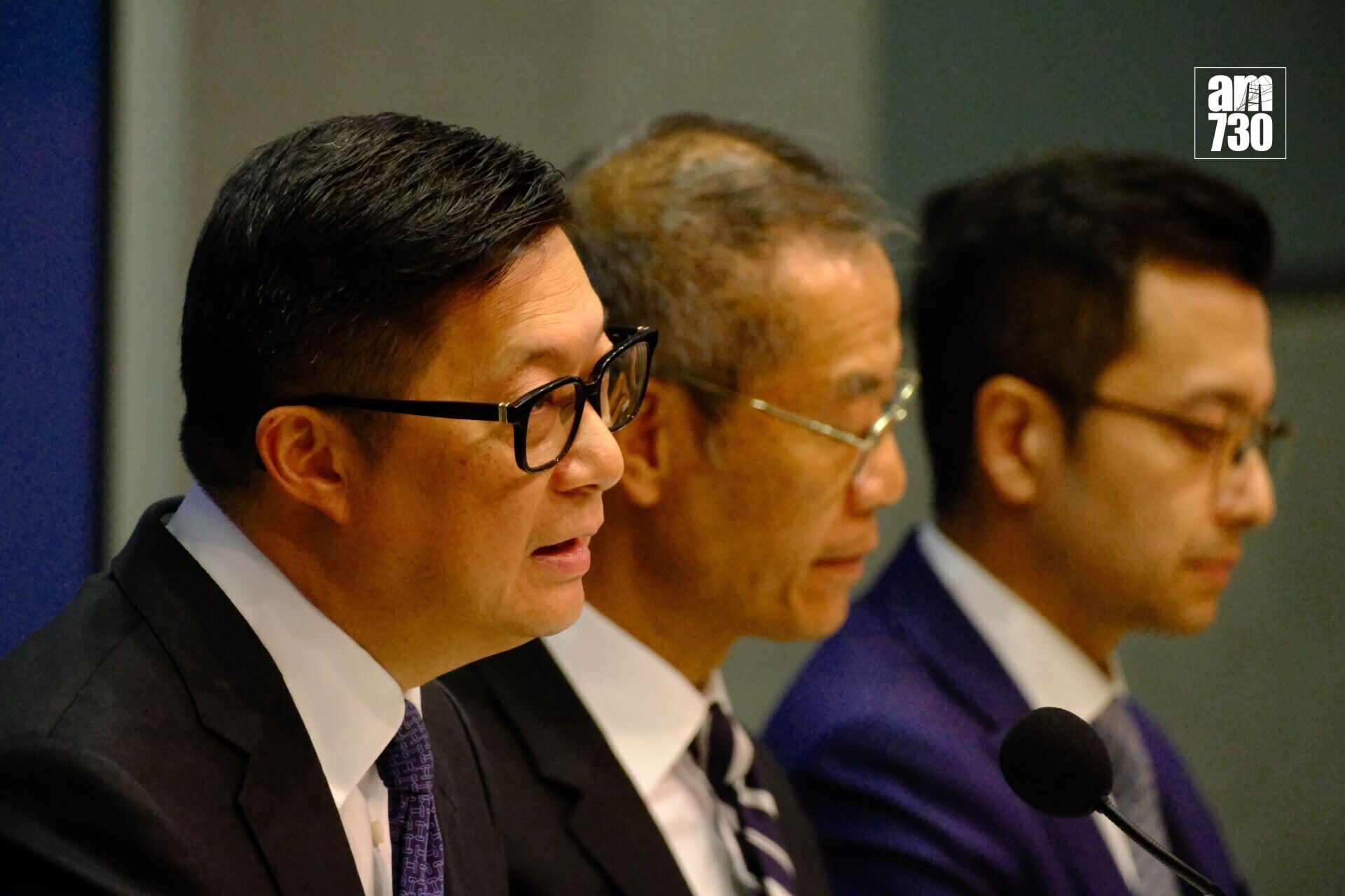 鄧炳強及丘應樺作為問責團隊一員,向災民及廣大市民致歉