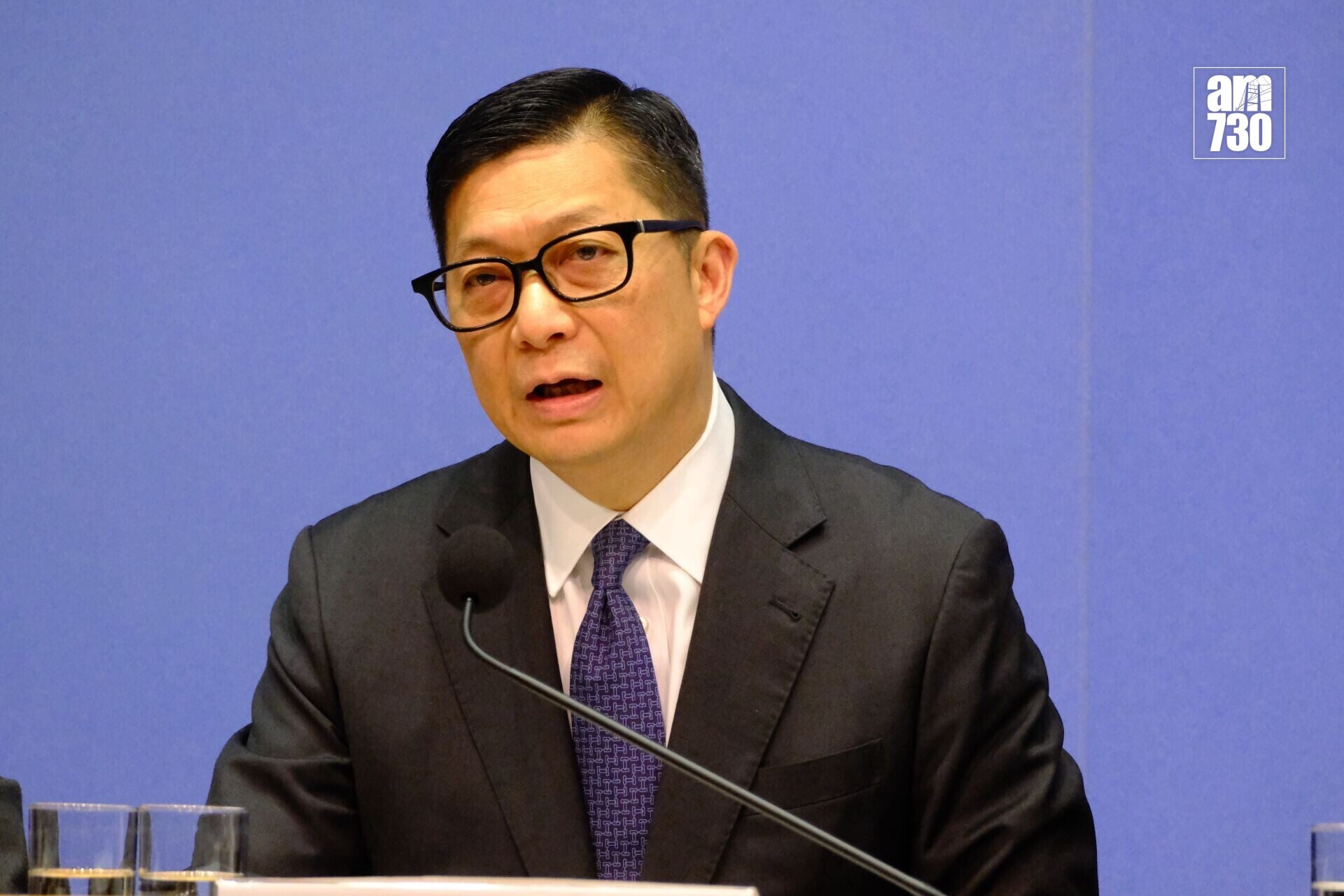鄧炳強及丘應樺作為問責團隊一員,向災民及廣大市民致歉