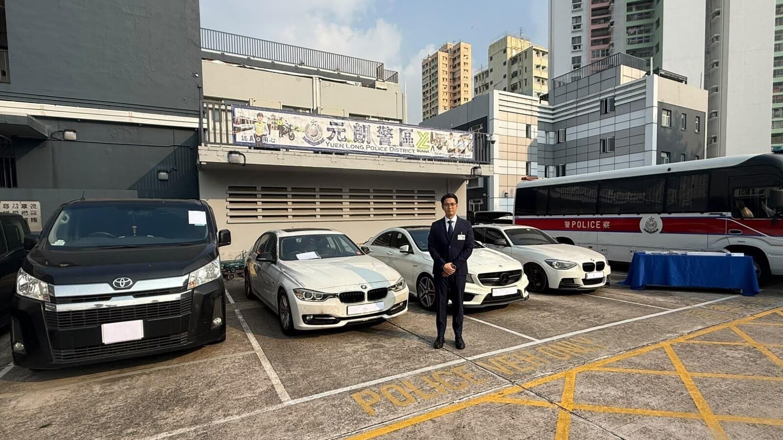元朗警區成功鎖定瓦解三個活躍於新界及郊區的偷車集團，共拘捕8名涉案男子，涉及7宗車輛盜竊案件，相關案件合共有8輛私家車及1輛客貨車被盜。警方在行動中成功起回6部失車。