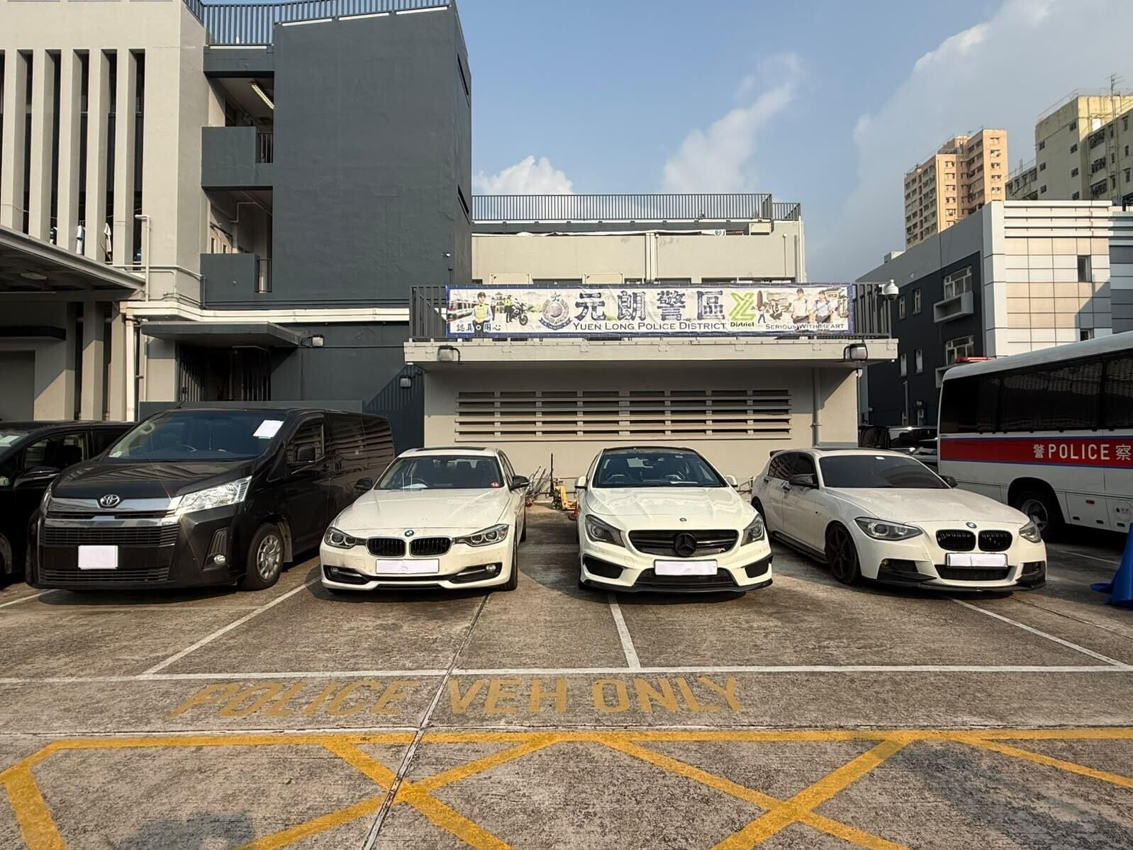 元朗警區成功鎖定瓦解三個活躍於新界及郊區的偷車集團,共拘捕8名涉案男子,涉及7宗車輛盜竊案件,相關案件合共有8輛私家車及1輛客貨車被盜。警方在行動中成功起回6部失車。