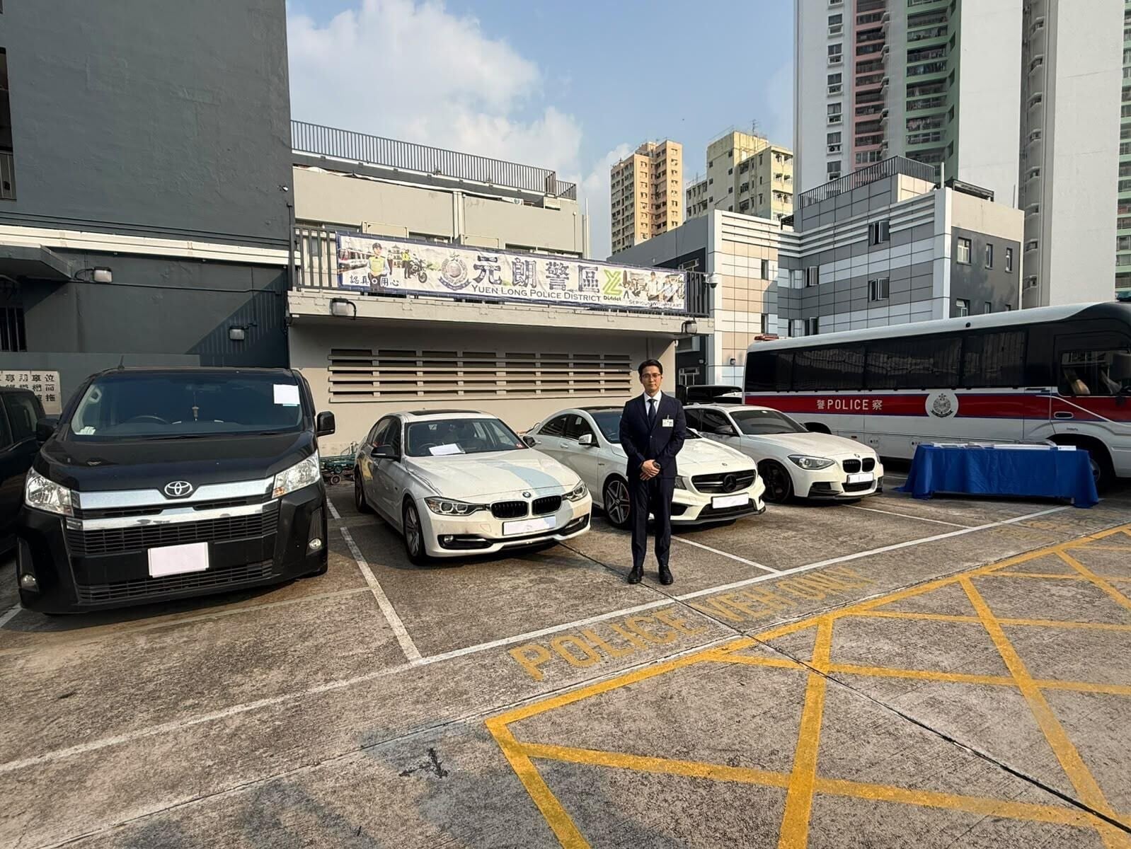 元朗警區成功鎖定瓦解三個活躍於新界及郊區的偷車集團,共拘捕8名涉案男子,涉及7宗車輛盜竊案件,相關案件合共有8輛私家車及1輛客貨車被盜。警方在行動中成功起回6部失車。