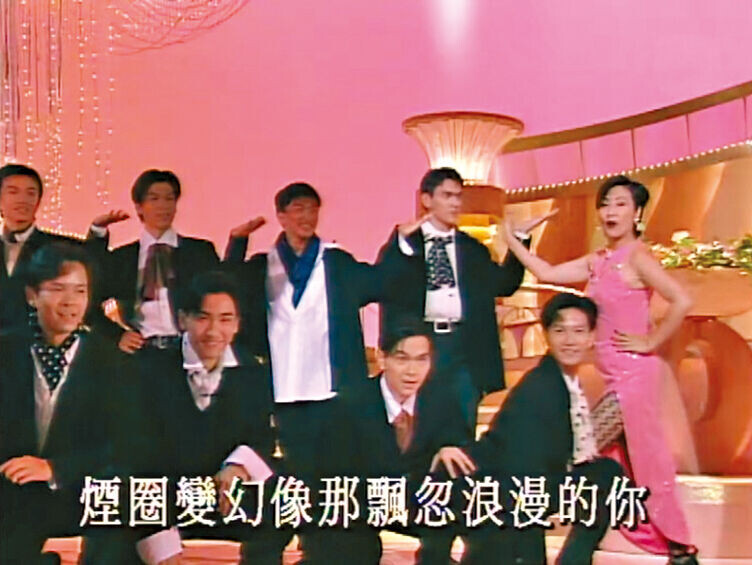 洪楗華(後排右二)