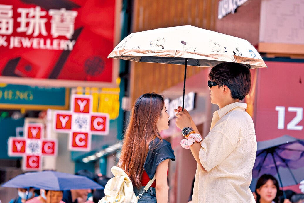 當男女決定結婚、生育或離婚時，他們會比較利益與成本，以試圖極大化自己的效用。(資料圖片)