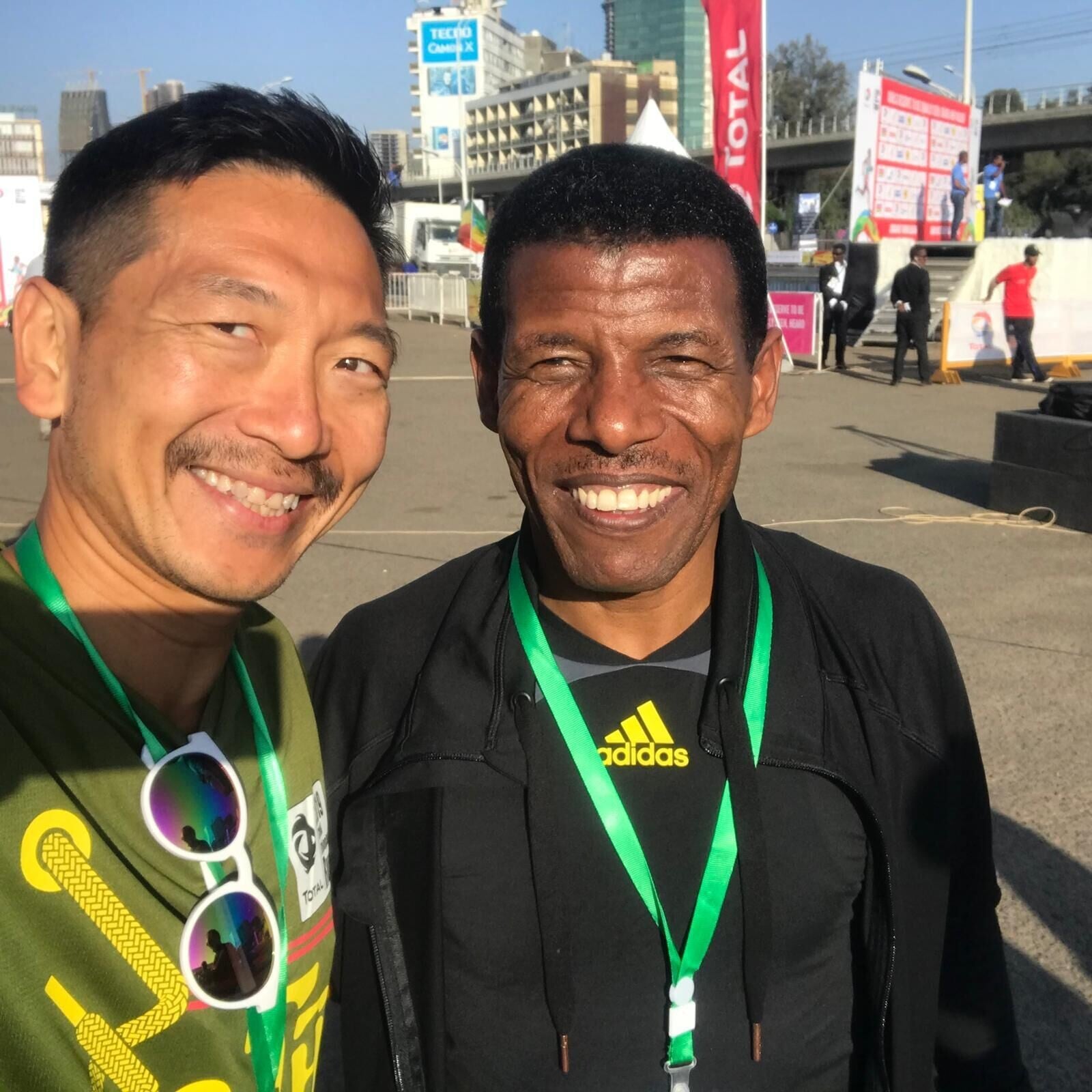 1016梁百行相1與長跑傳奇於Great Ethiopia Run合照。