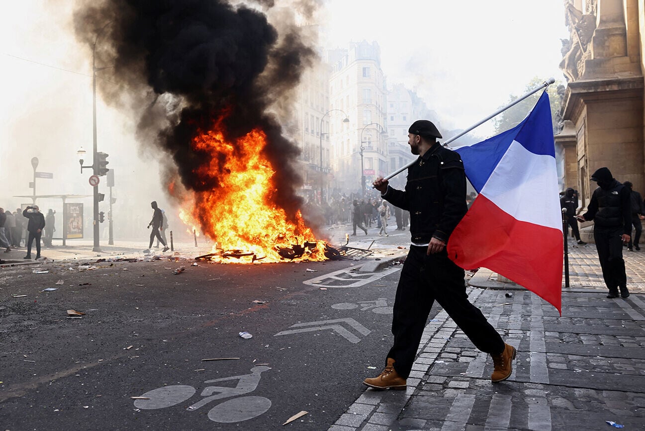 1022 嫻 2026 10 17T192550Z 1814175687 RC225OANEKJH RTRMADP 3 FRANCE PROTEST