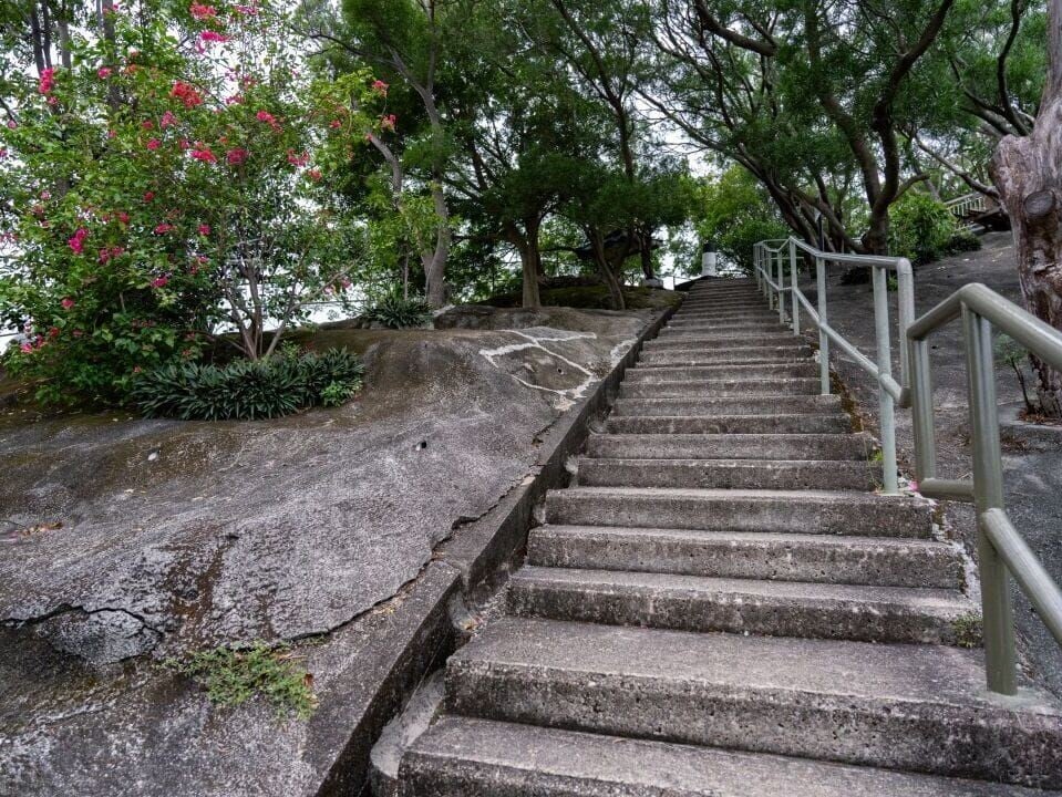 嘉頓山的樓梯約5至10分鐘可以完走(旅發局)