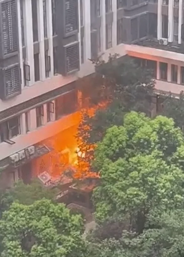 江蘇鹽城燒烤店發生煤氣罐爆炸意外。