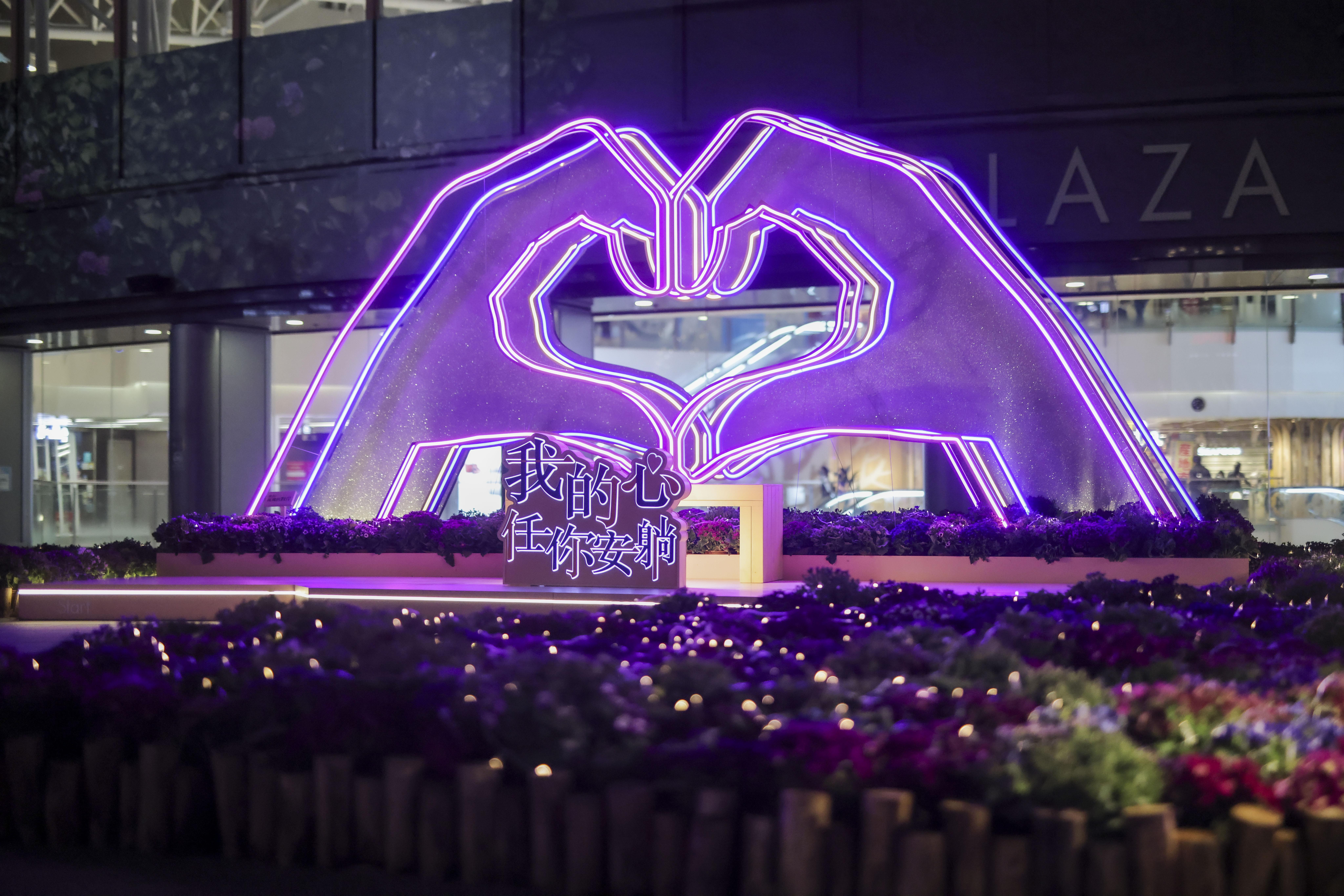 Oscar獲商場邀請打造「甜蜜兩茶詞」布置,林奕匡的《孤獨的對岸》是他率先想起的sweet情歌。