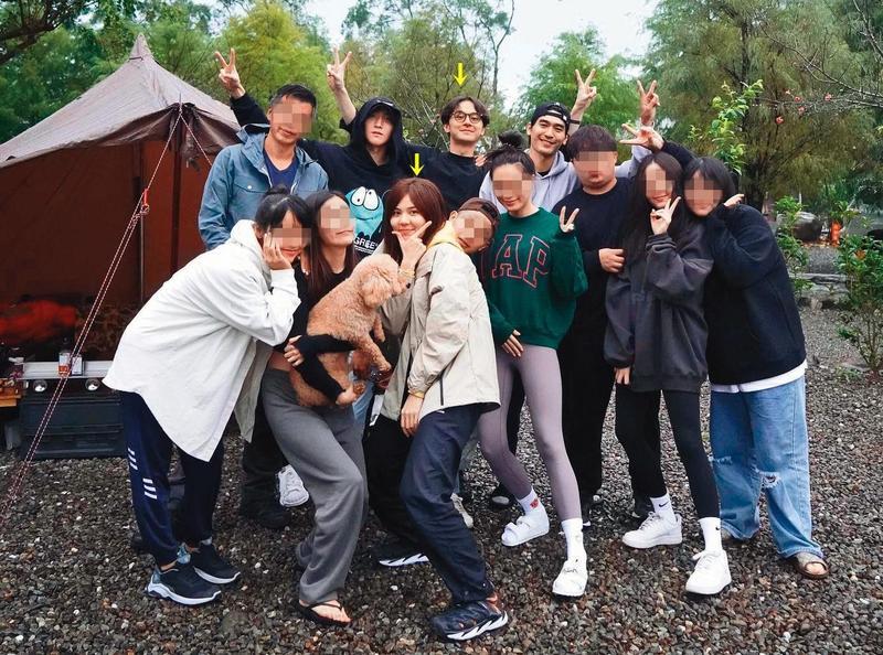 張軒睿與Jessica是獲朋友介紹認識,拍拖後常在大班朋友掩護下同場。