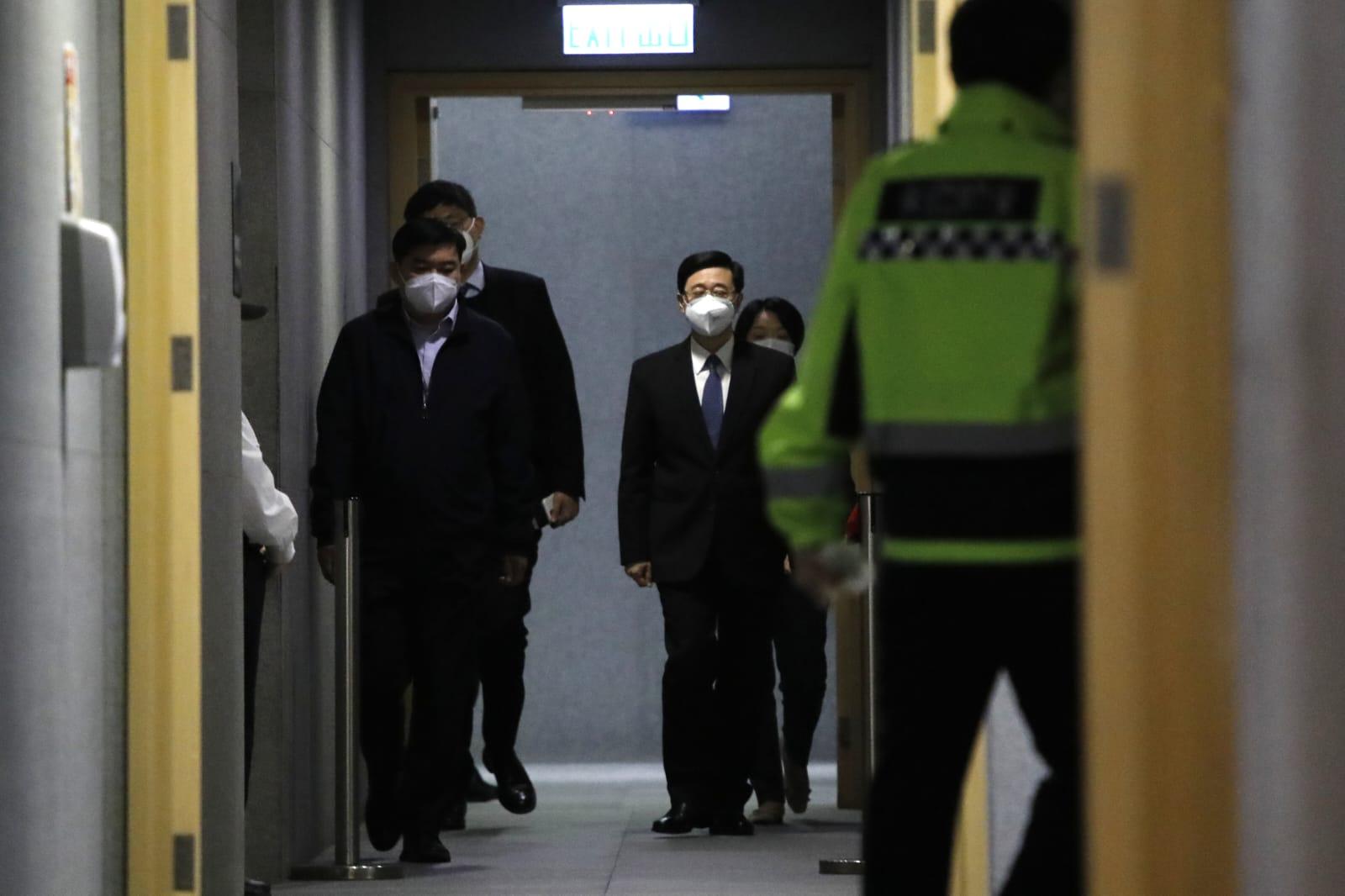 李家超下午見傳媒,表示已向特首辭去政務司長職務。(林俊源攝)