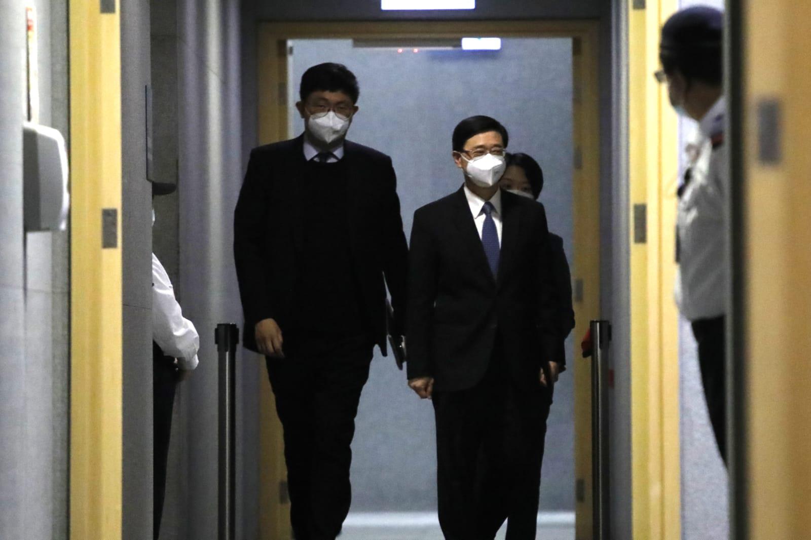 李家超下午見傳媒,表示已向特首辭去政務司長職務。(林俊源攝)