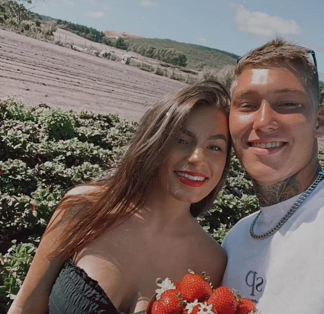 姬絲汀娜與丈夫。(互聯網)