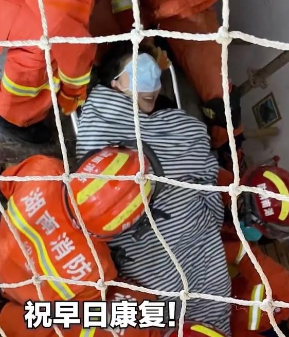 湖南長沙樓宇倒塌事故救出第9個人。(微博)