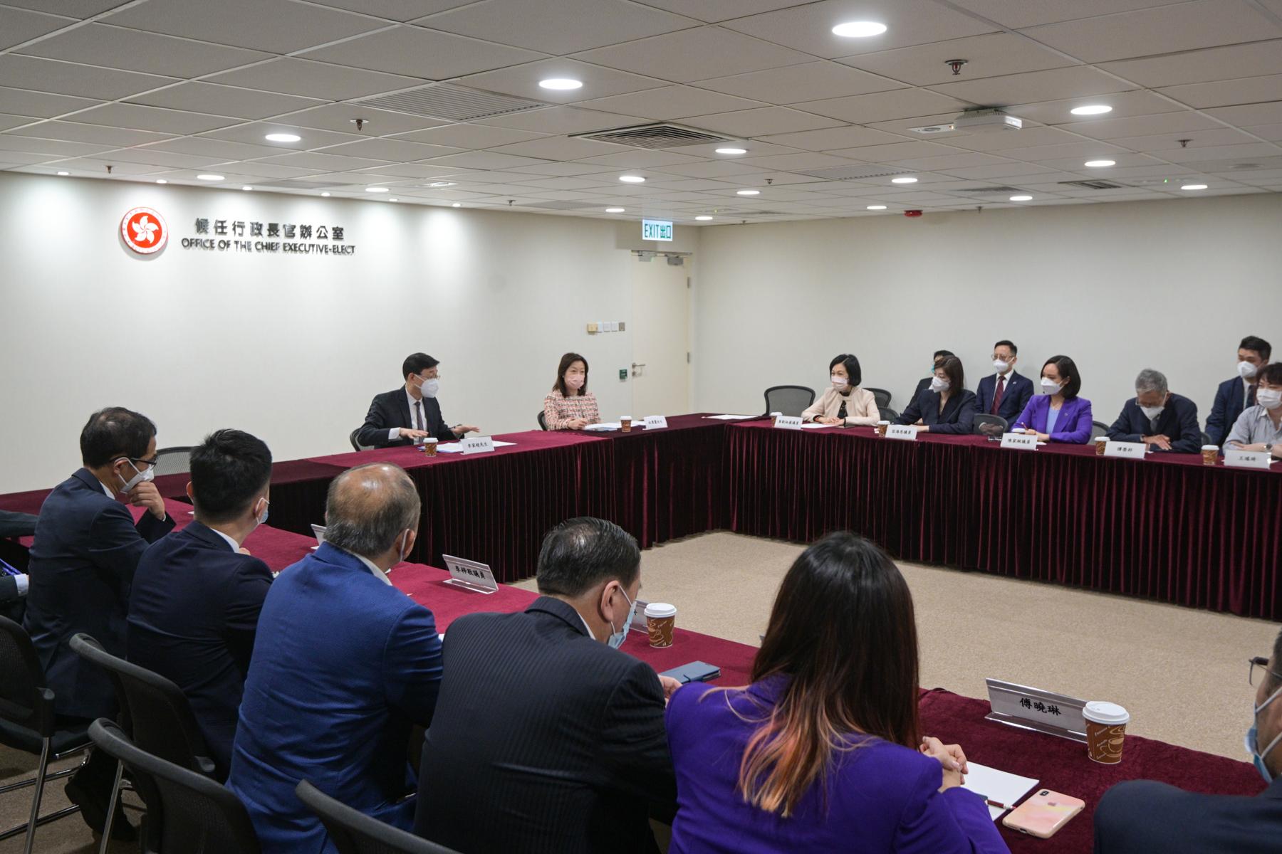 新民黨, 葉劉淑儀, 李家超, 黎棟國, 容海恩