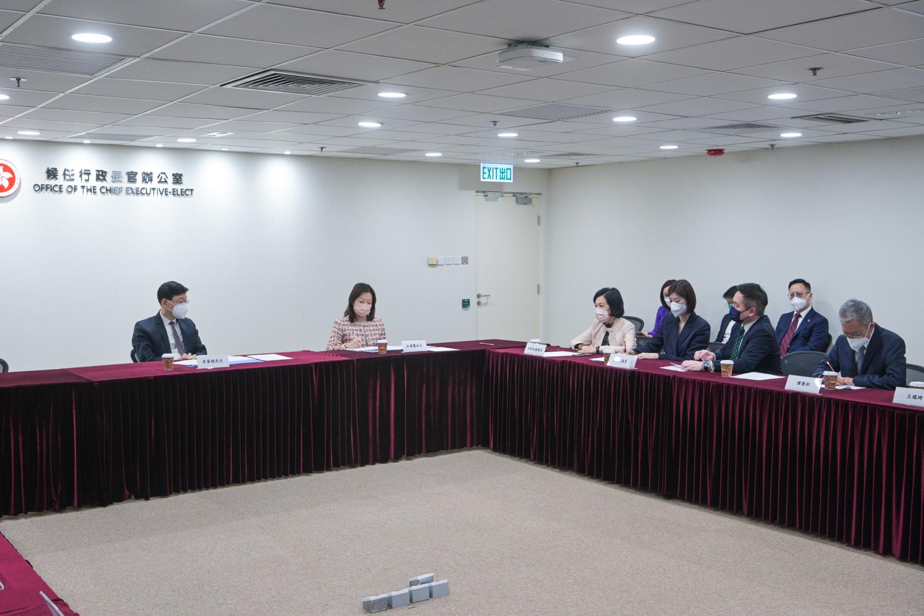 新民黨, 葉劉淑儀, 李家超, 黎棟國, 容海恩