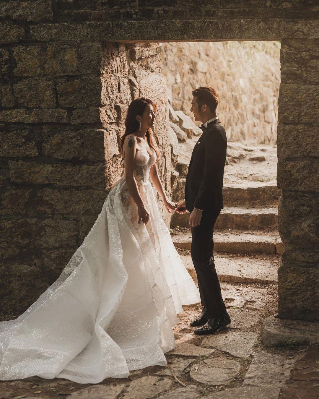 黃嘉樂上載婚照。