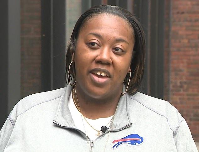 羅傑絲投訴當日報警時，被接線生質問「咁細聲做乜」。(互聯網)