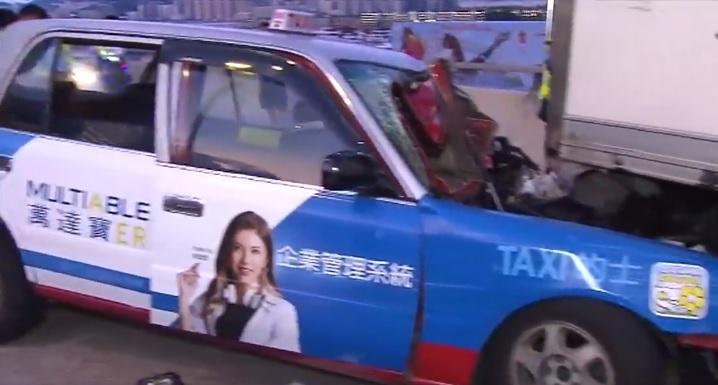 觀塘繞道的士撼爆胎貨車尾 司機被困一度昏迷