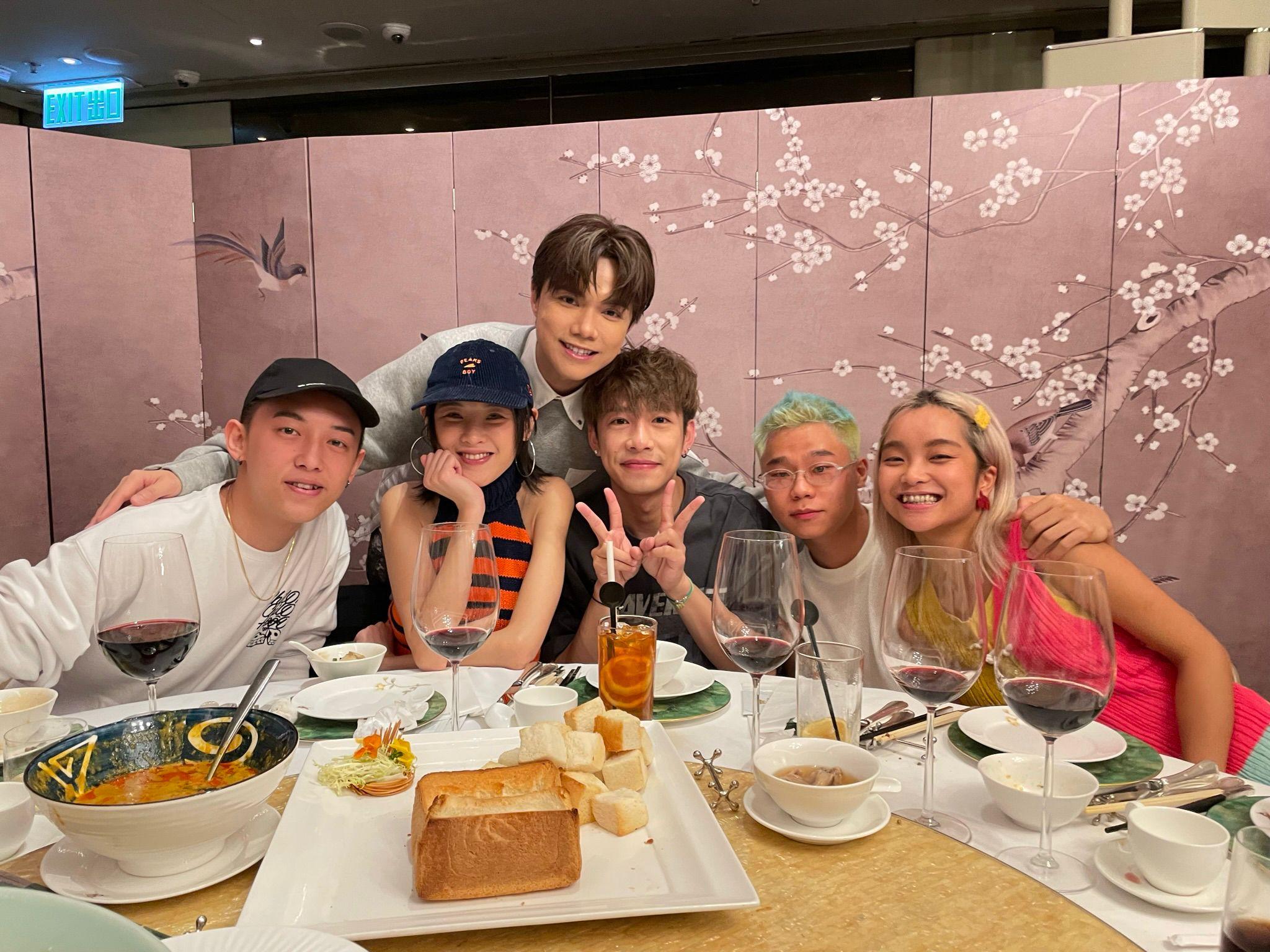 張敬軒邀約嘉賓歌手飯聚,誠意十足。