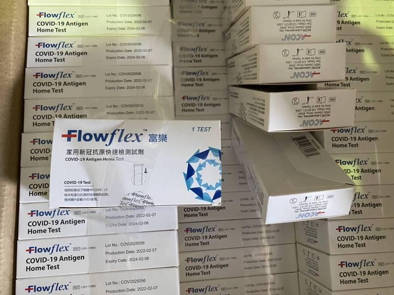 台灣有不法進口商以大陸製劣質快測包,冒充美國製Flowflex快測包。(互聯網)