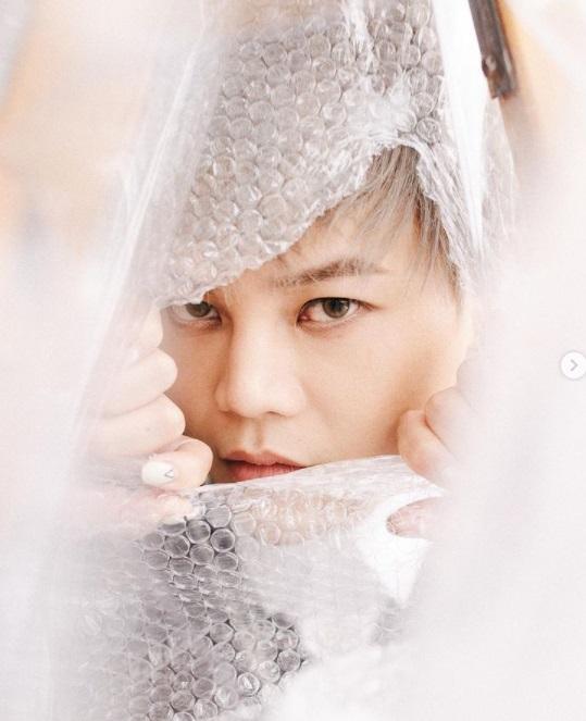 保錡今年推出單飛作《猥瑣》。