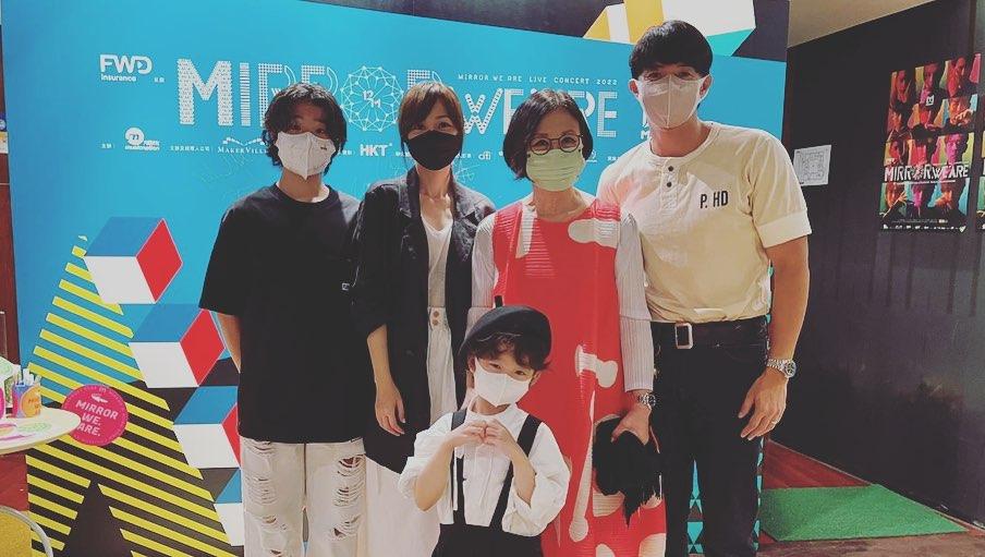 張繼聰一家與汪阿姐合照。