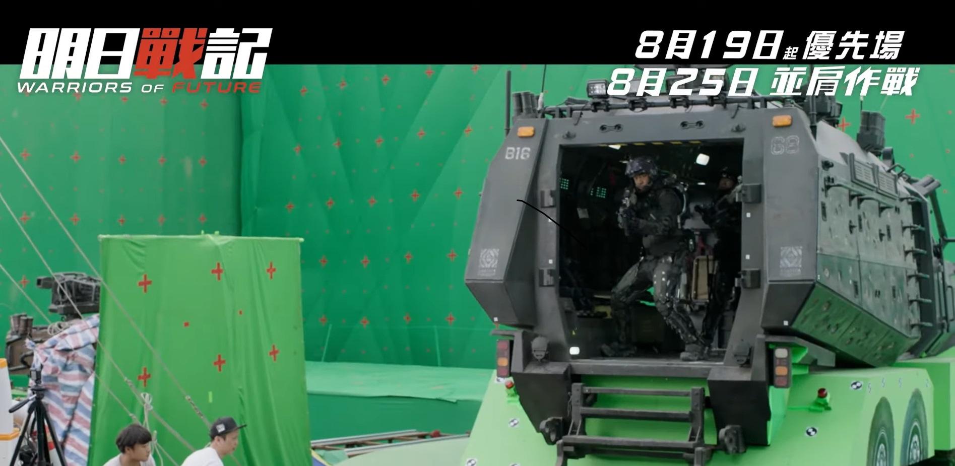 為了營造高車速效果,公路追逐場面改為搭台室內拍攝。