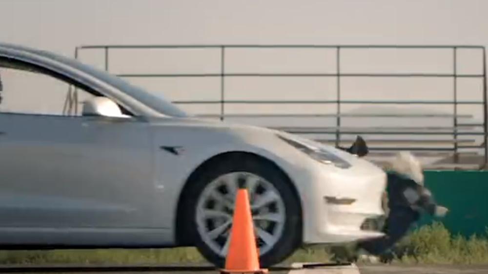 「黎明計劃」(Dawn Project)為剛於6月發布的Tesla最新版本全自動駕駛軟件進行獨立的安全測試。(Twitter)