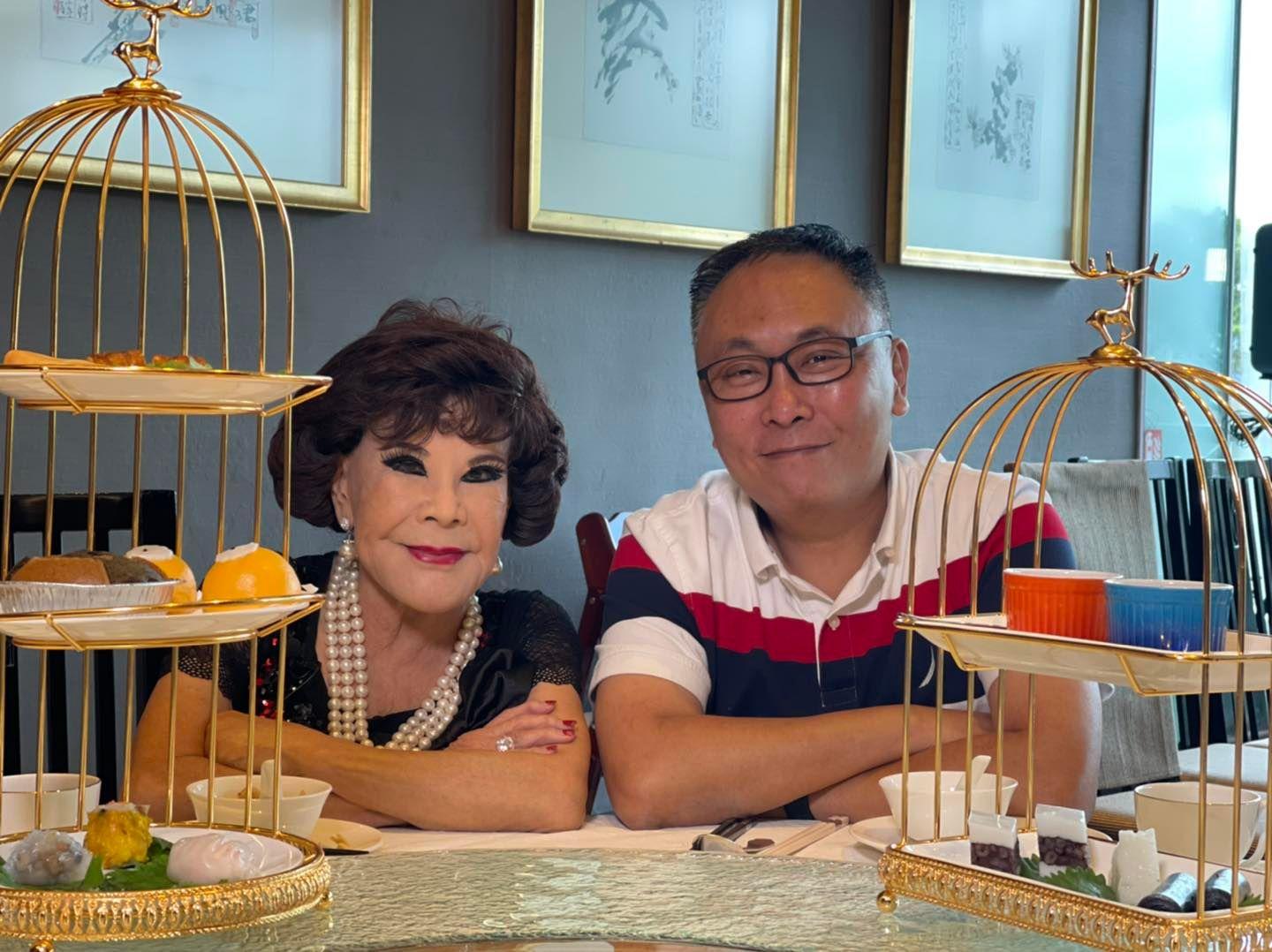 夏蕙BB離港前與經理人High Tea,她亦不忘感謝香港人及向每一位送上祝福。